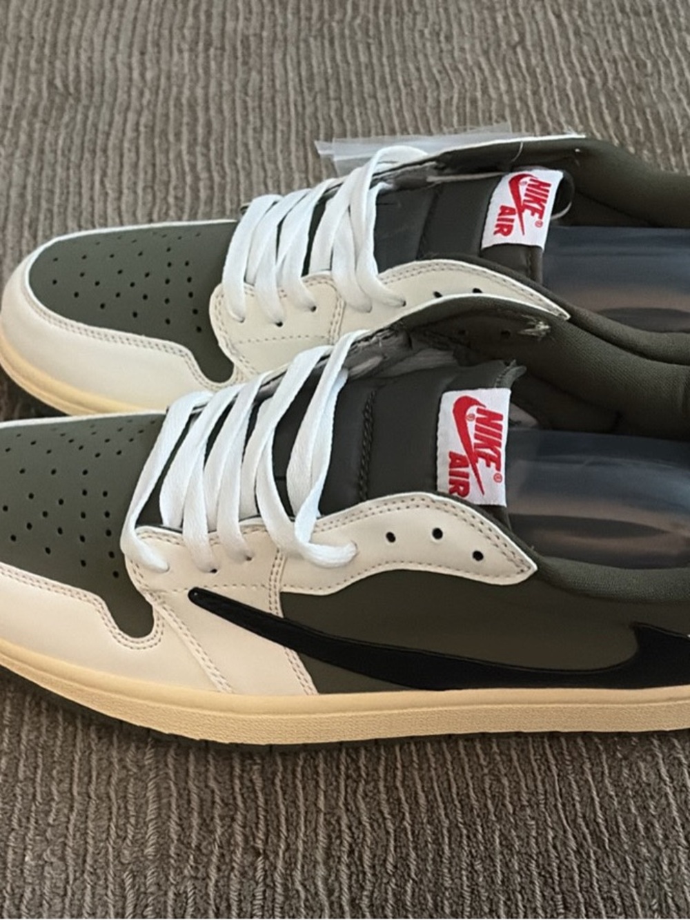 Nike Air Jordan 1 travis scott “medium olive” - Picture 6 of 7